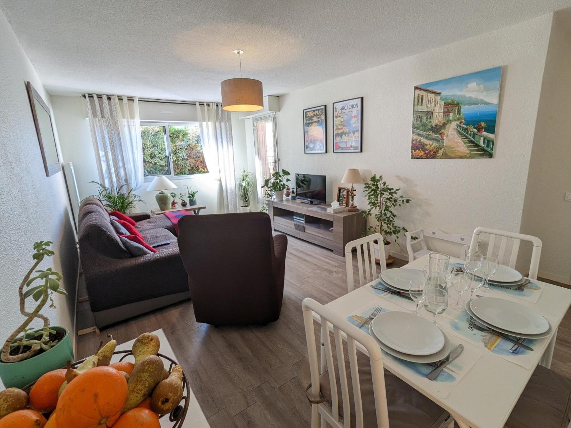 Апартаменты - D'automne: Agreable T3 Pour 4 Avec Balcon, Parking Et Proche - Fr-1-420-30 *